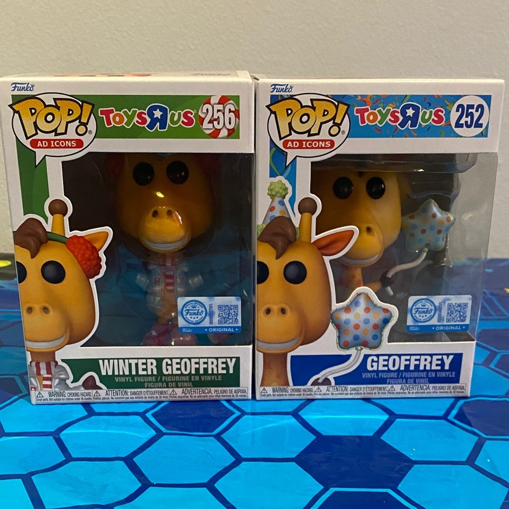 Funko Toys R Us Geoffrey Figures Set - Yellow and Blue